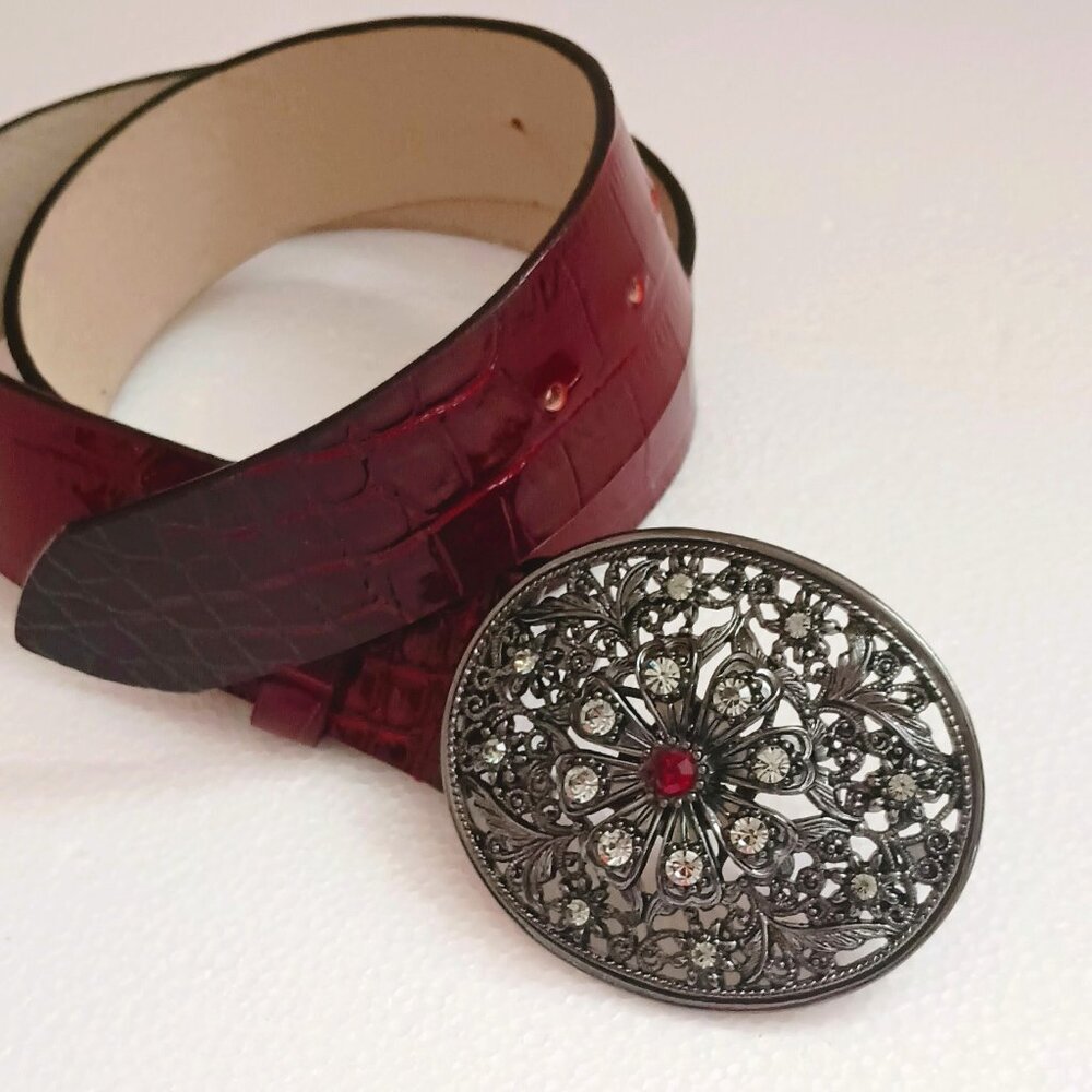 WHBM Embossed Crocodile Print Belt S Brown w Oval Open Work Rhinestone Buckle